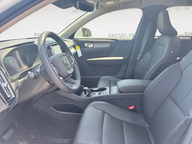 New 2025 Volvo XC40 B5 Core w/ Protection Package Premier image 9