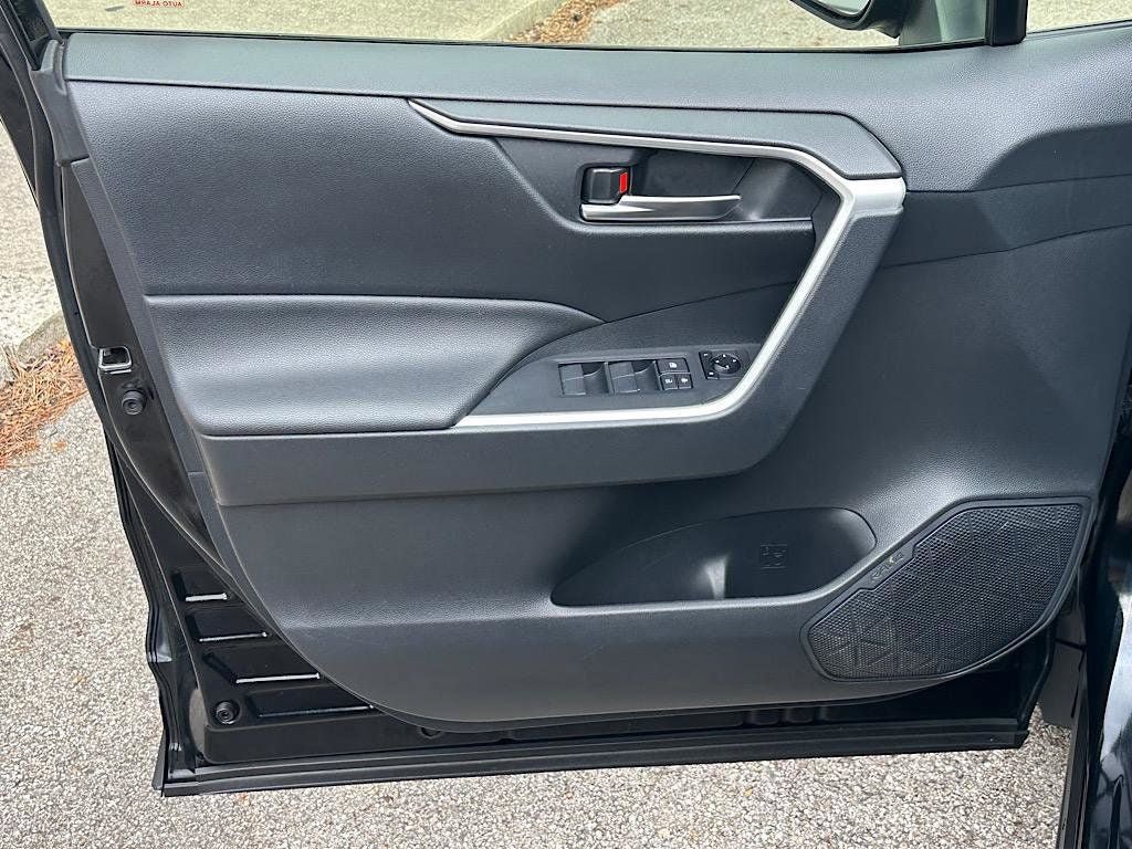 Certified 2019 Toyota RAV4 XLE w/ Convenience Package AWD/4WD image 12
