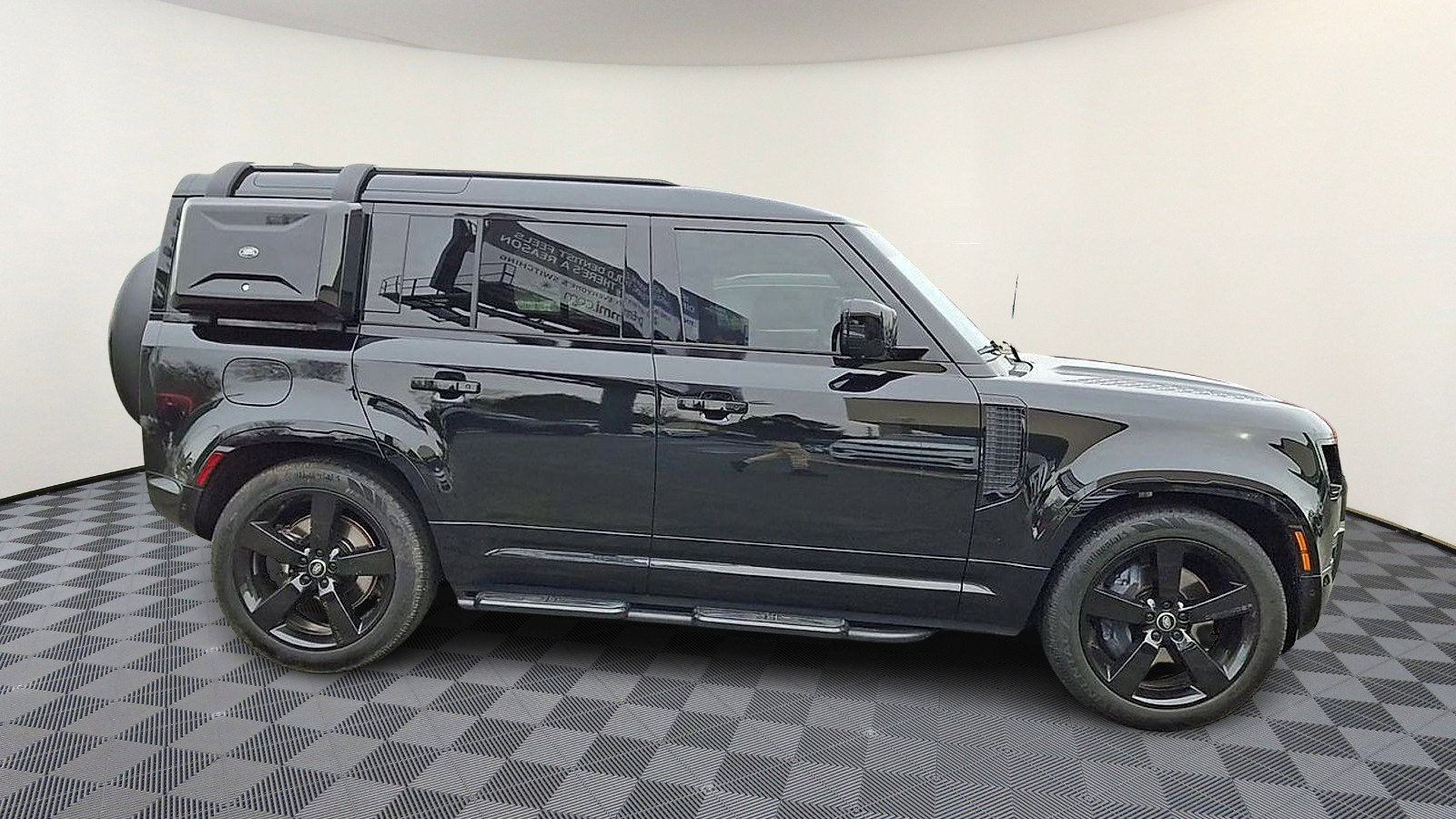 Certified 2025 Land Rover Defender 110 X-Dynamic SE image 9