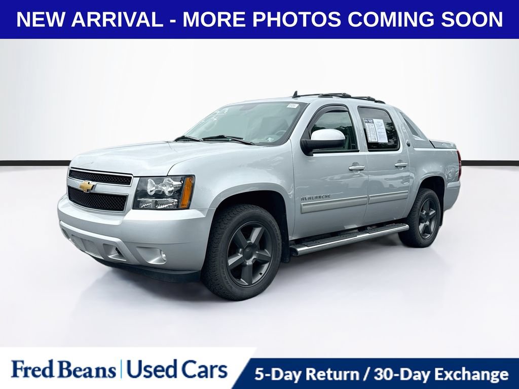 Used 2013 Chevrolet Avalanche LT AWD/4WD image 3