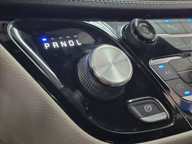 Used 2022 Chrysler Pacifica Touring-L w/ Uconnect Theater Family Group FWD image 12