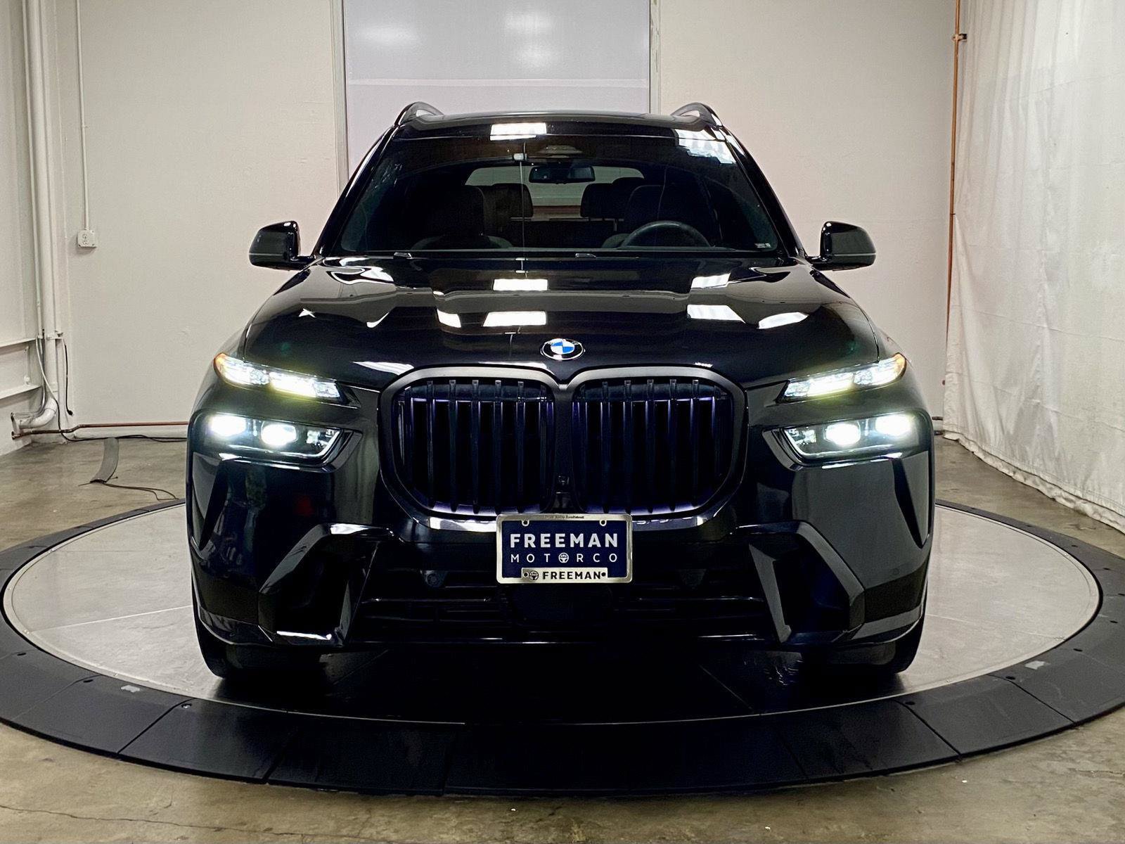 Used 2024 BMW X7 xDrive40i w/ M Sport Package AWD/4WD image 3