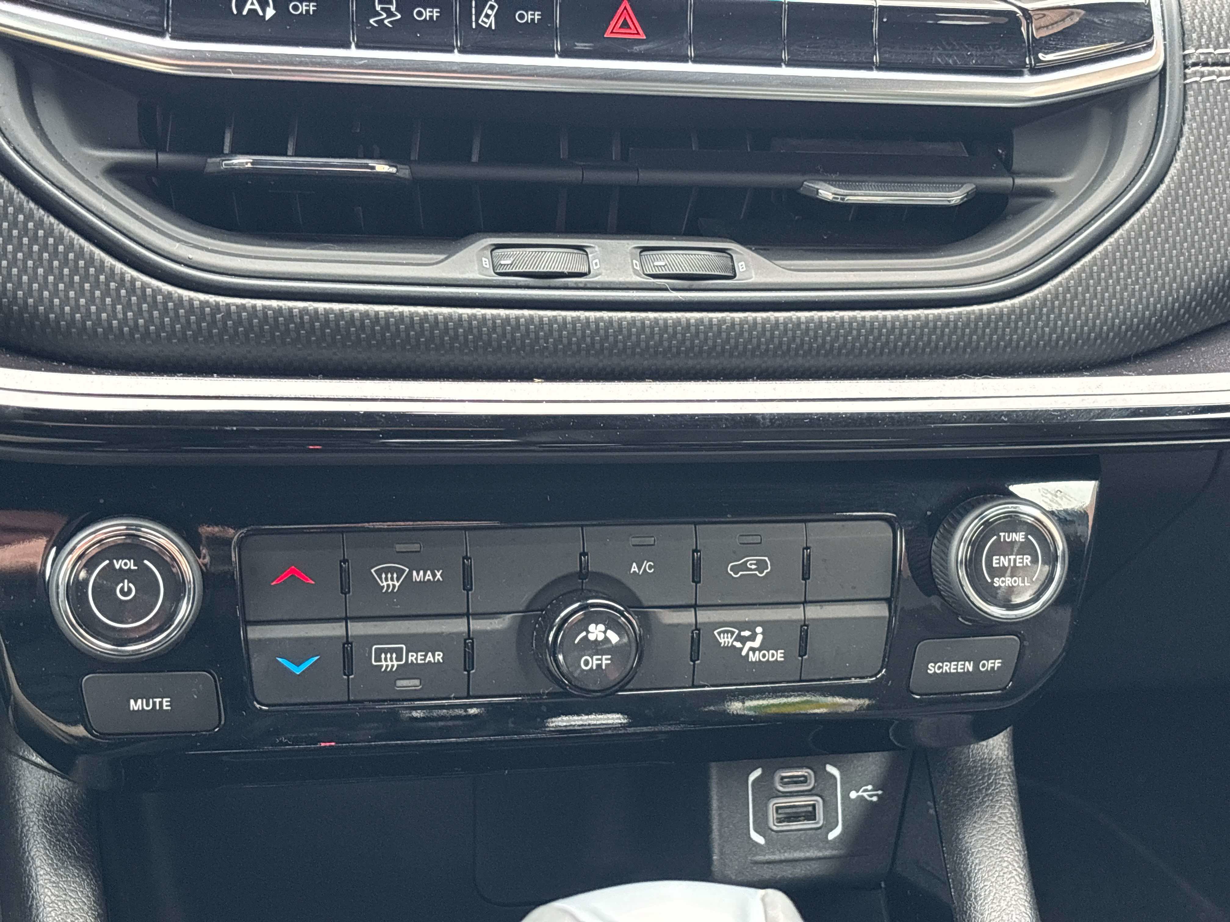 Used 2024 Jeep Compass Latitude w/ Convenience Group image 19