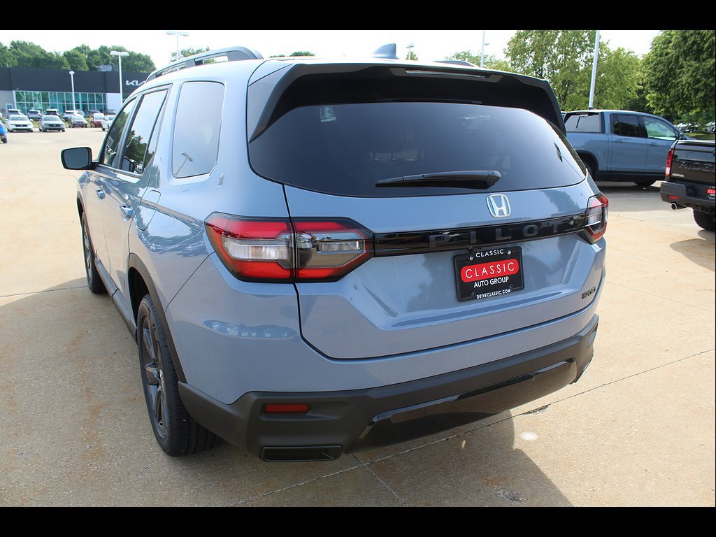 New 2026 Honda Pilot Sport image 5