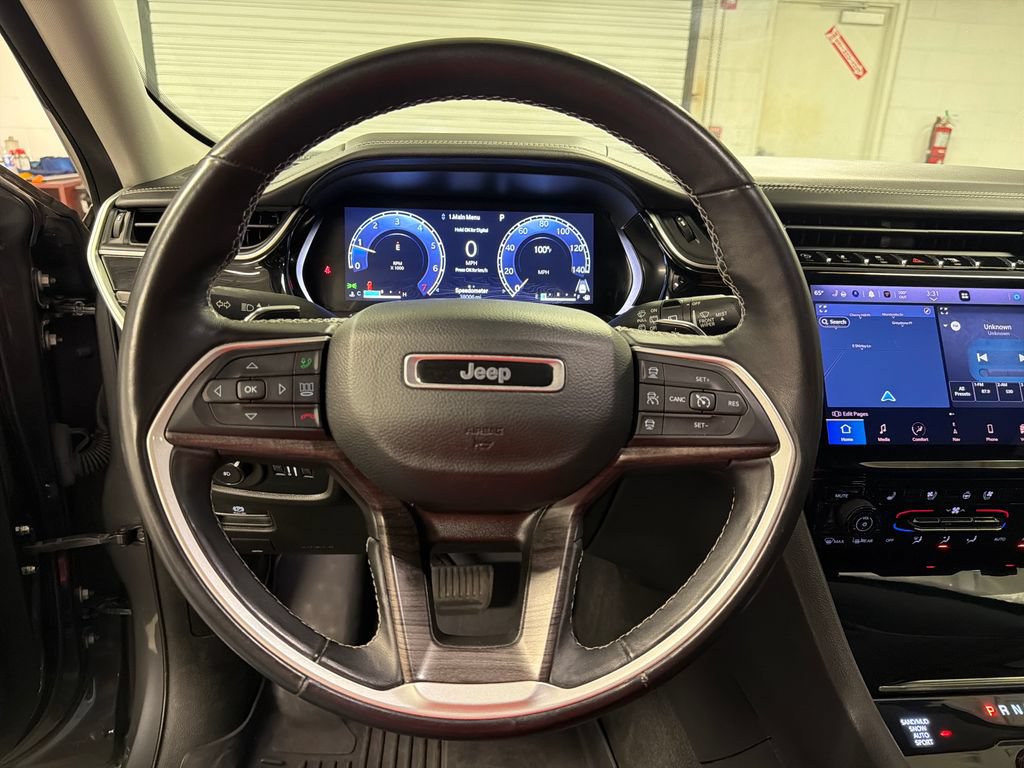 Used 2022 Jeep Grand Cherokee Limited w/ Luxury Tech Group II AWD/4WD image 31
