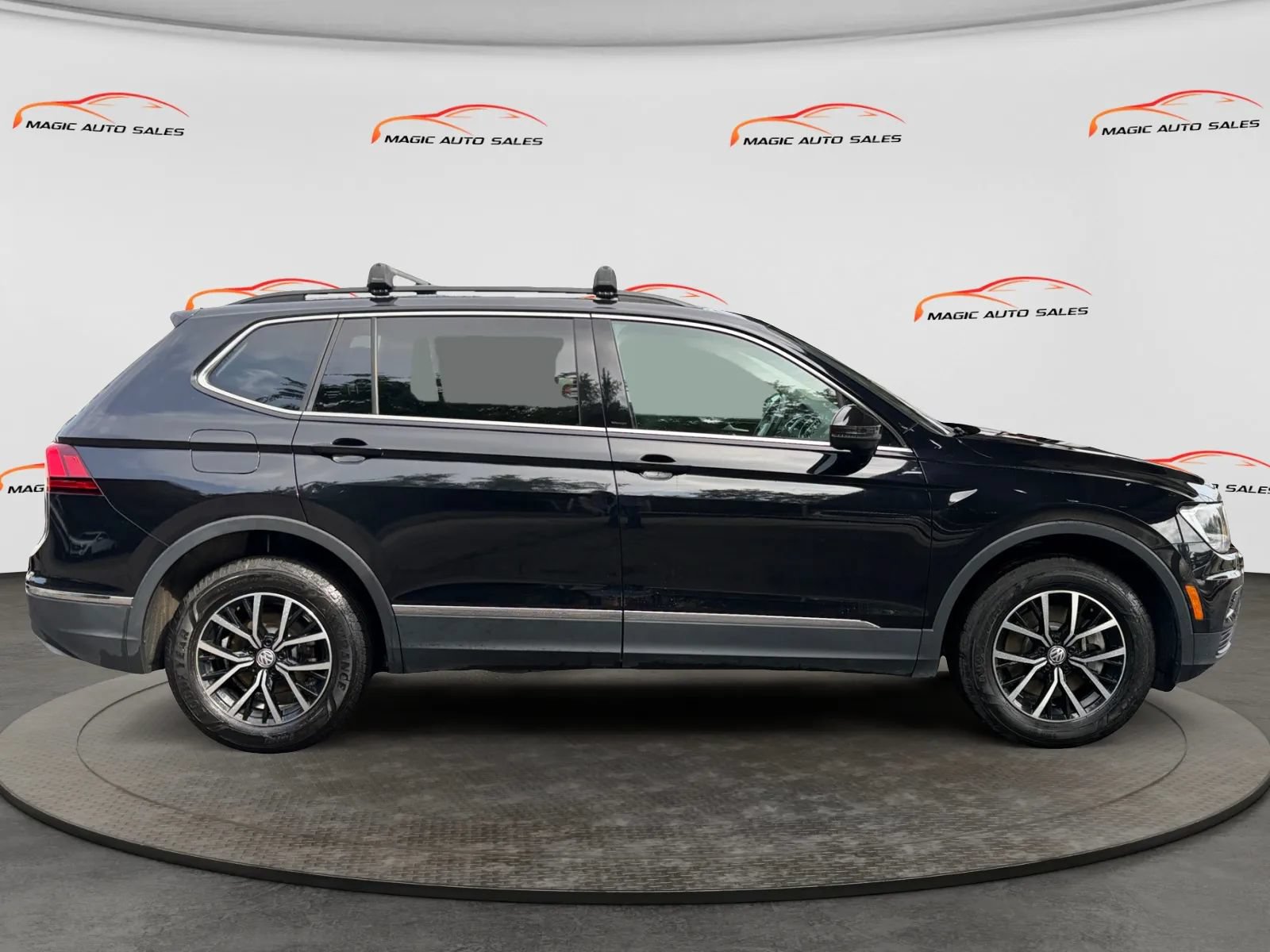 Used 2021 Volkswagen Tiguan SE w/ Panoramic Sunroof Package AWD/4WD image 6