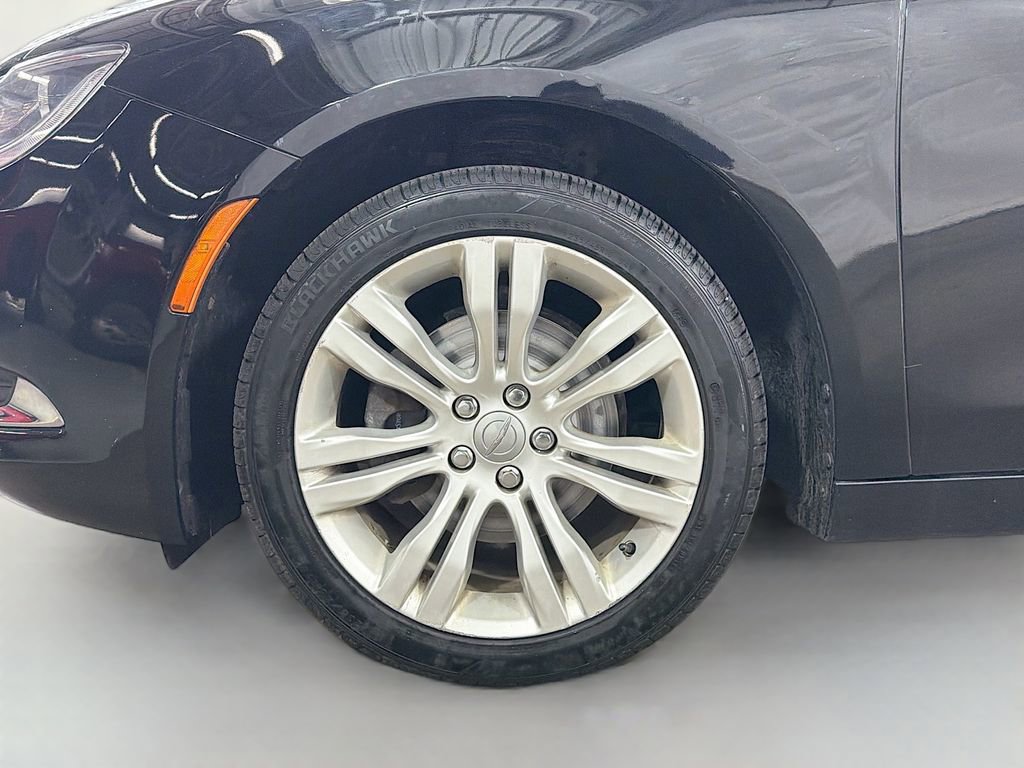 Used 2015 Chrysler 200 Limited w/ Convenience Group image 32