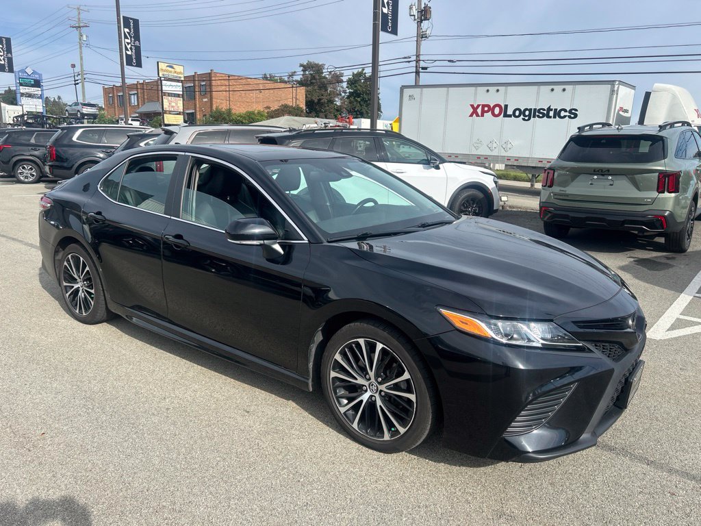 Used 2019 Toyota Camry SE w/ Convenience Package FWD image 1
