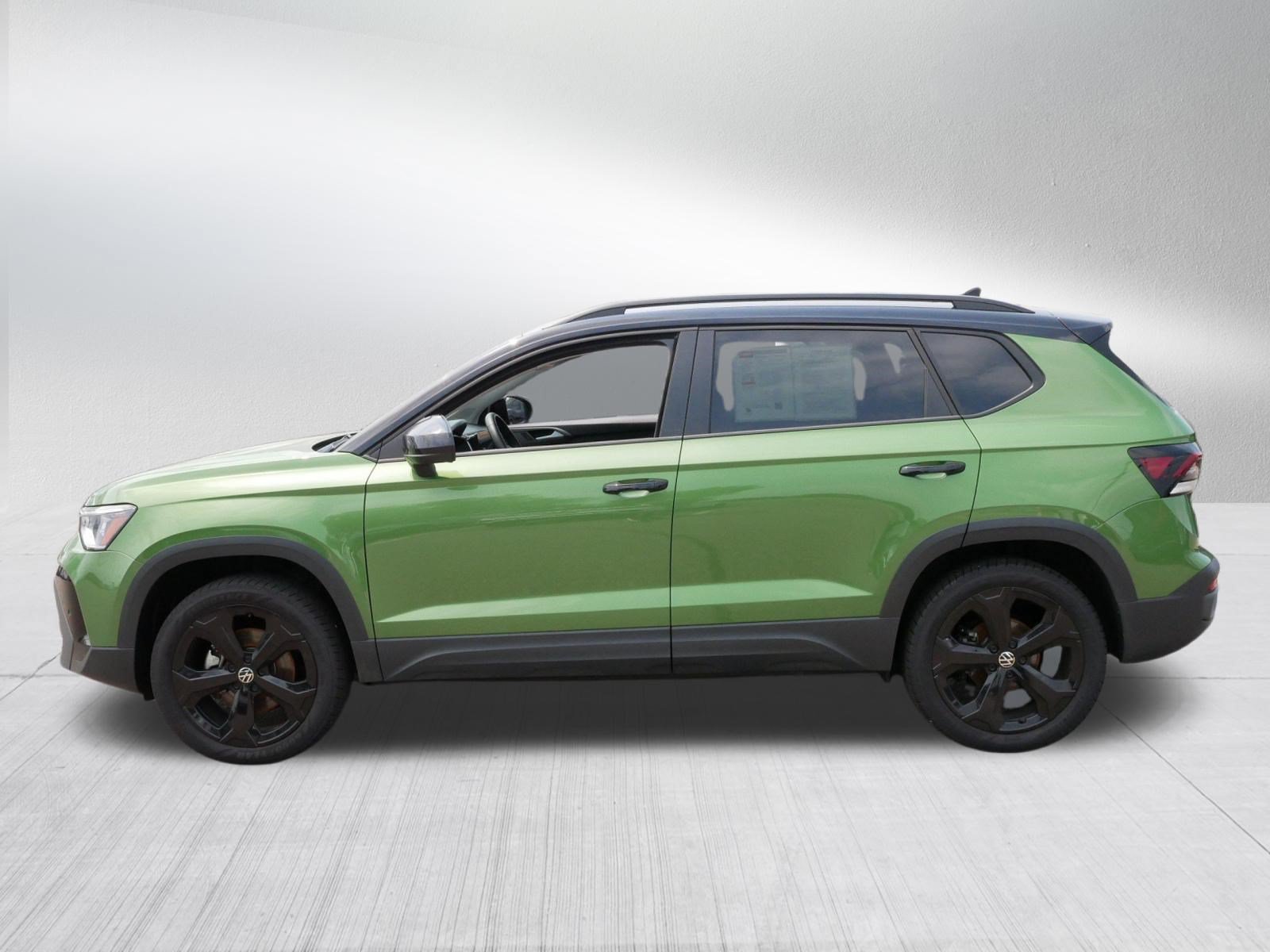 Certified 2025 Volkswagen Taos SE AWD/4WD image 4