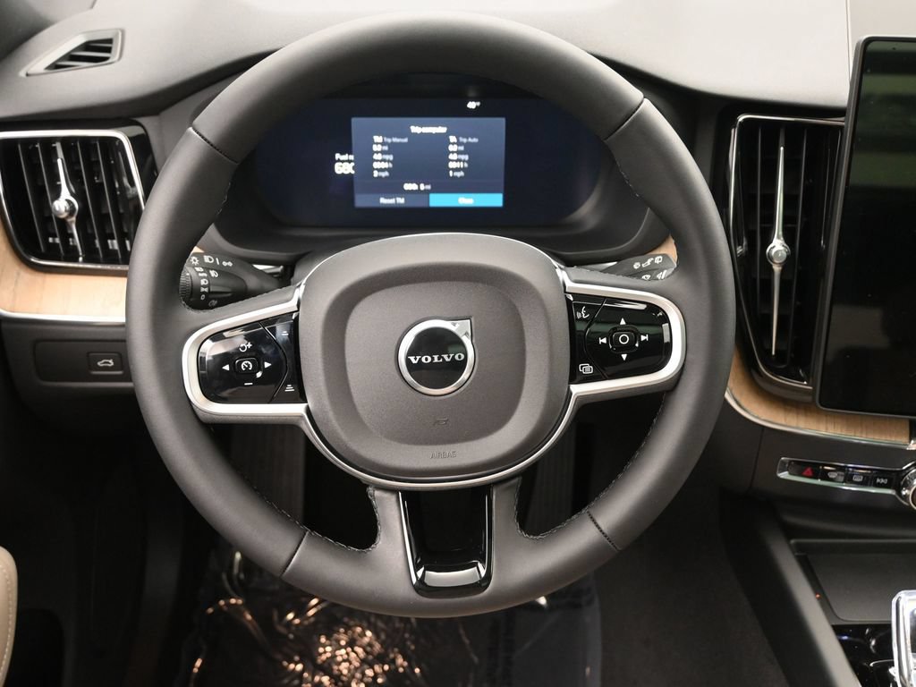 New 2026 Volvo XC60 B5 Plus w/ Protection Package Premier AWD/4WD image 17