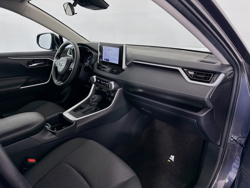 Used 2025 Toyota RAV4 XLE image 28