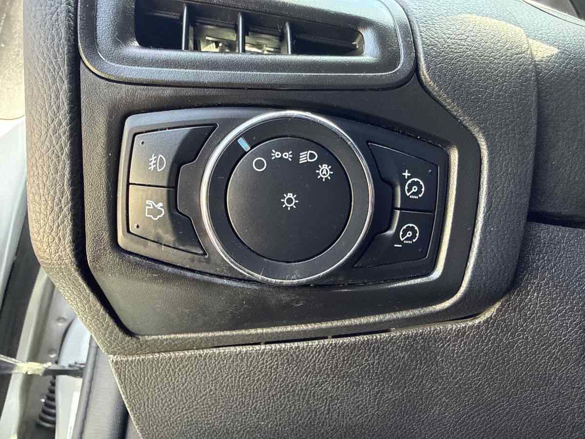 Used 2013 Ford Focus SE FWD image 26