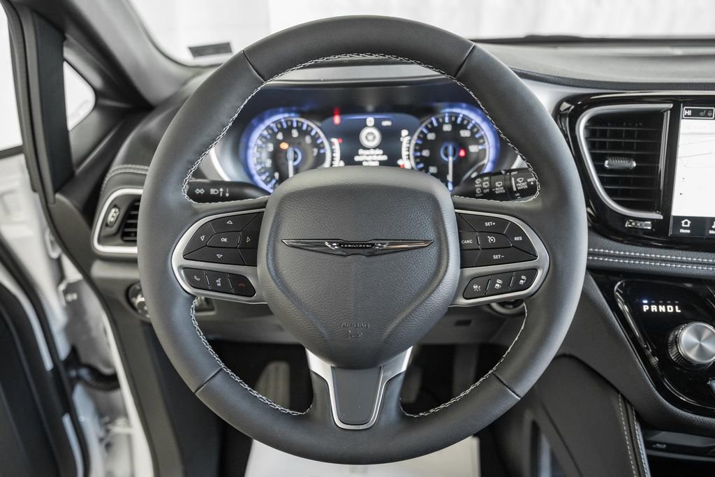 New 2026 Chrysler Pacifica Limited w/ Uconnect Theater Family Group image 28