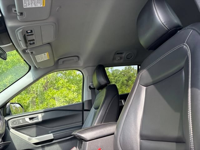 Used 2024 Ford Explorer XLT w/ Equipment Group 202A RWD image 3