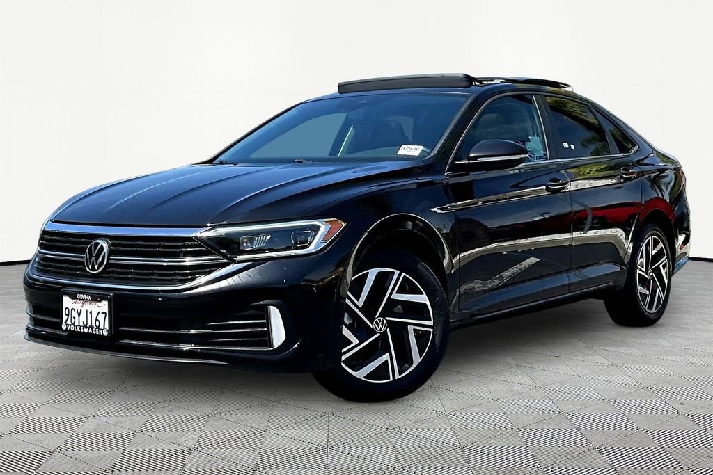 Used 2023 Volkswagen Jetta SEL FWD image 3
