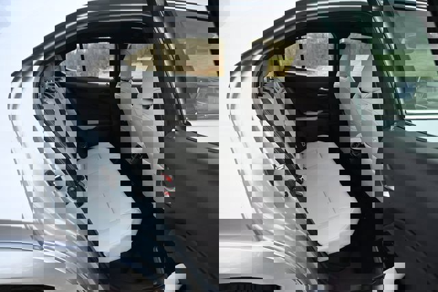 Used 2023 Lexus UX 250h Premium image 21