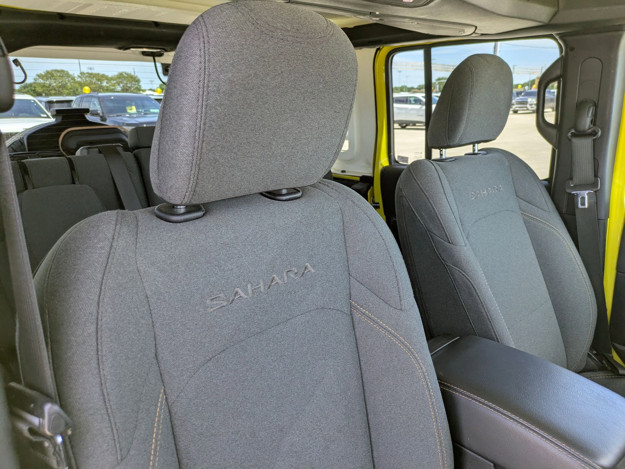 Used 2024 Jeep Wrangler Sahara AWD/4WD image 32