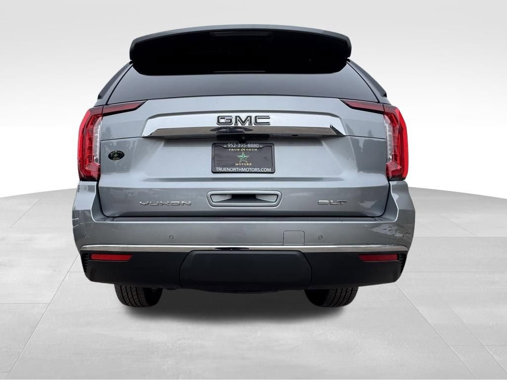 Used 2024 GMC Yukon SLT w/ SLT Luxury Package image 9