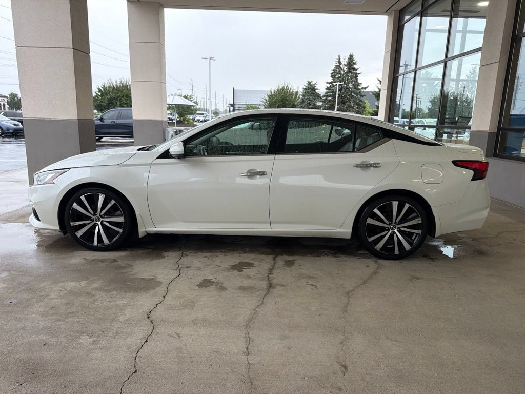 Used 2019 Nissan Altima 2.0 Platinum FWD image 2