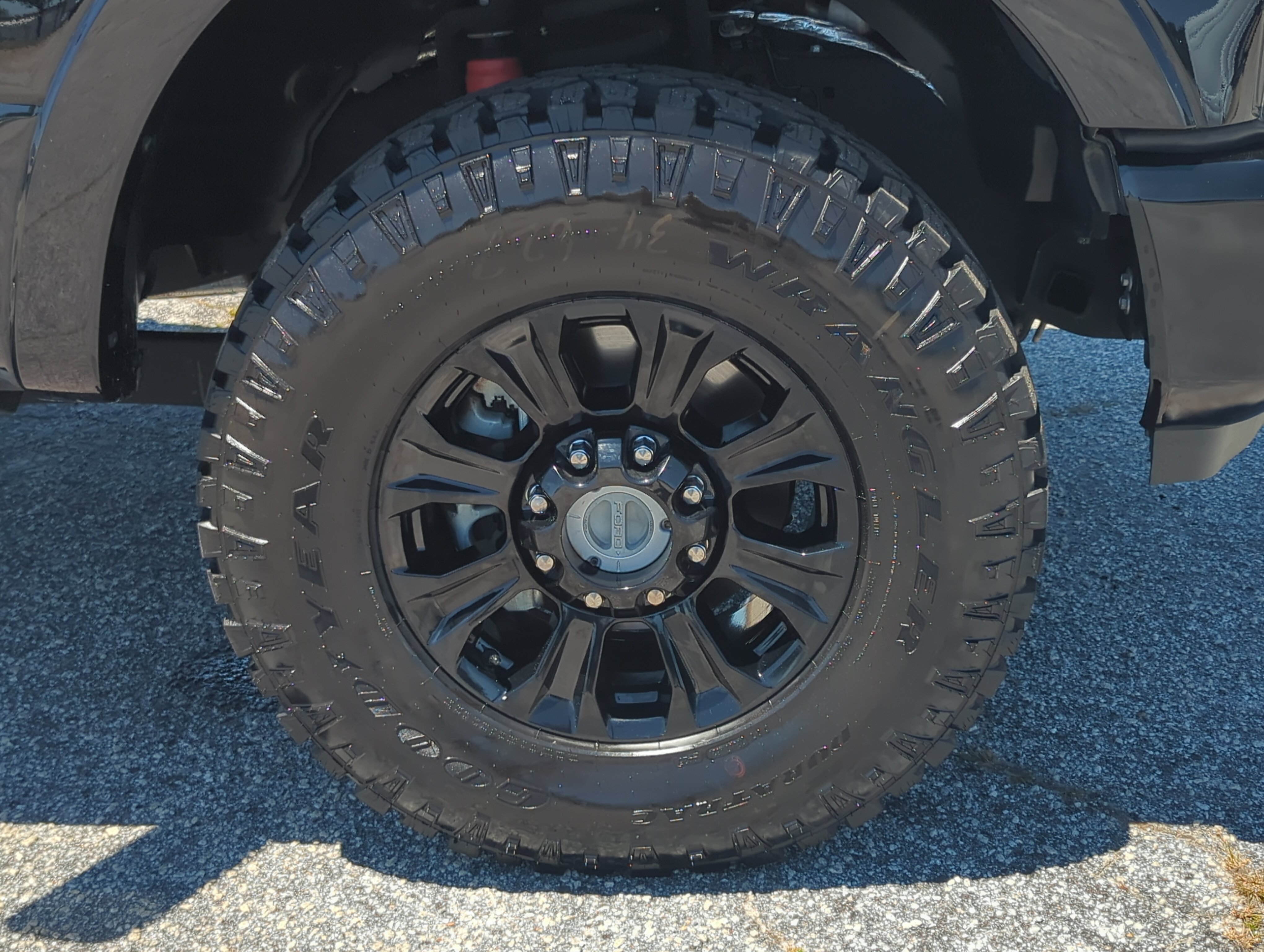 Used 2020 Ford F250 Platinum w/ Tremor Off-Road Package AWD/4WD image 9