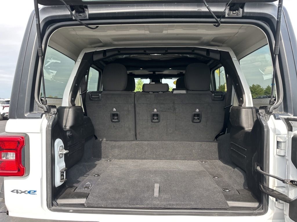 Used 2024 Jeep Wrangler Unlimited Rubicon 4xe image 14