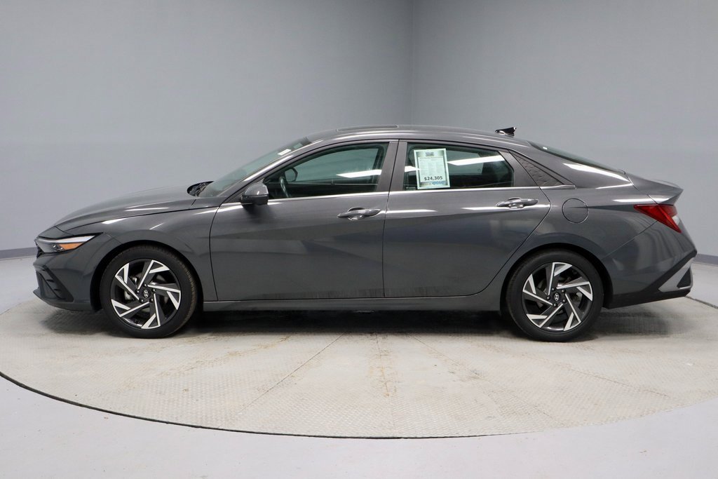 Certified 2024 Hyundai Elantra Limited image 10