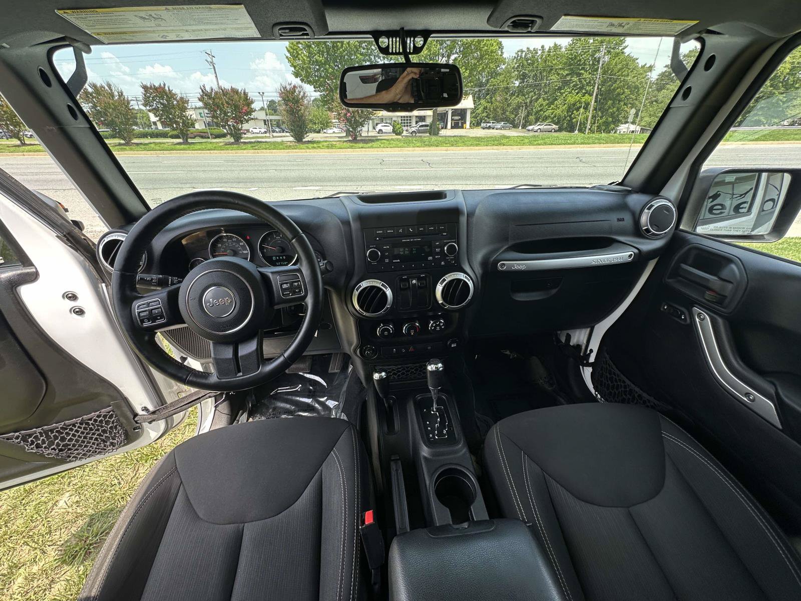 Used 2015 Jeep Wrangler Sahara w/ Connectivity Group AWD/4WD image 7