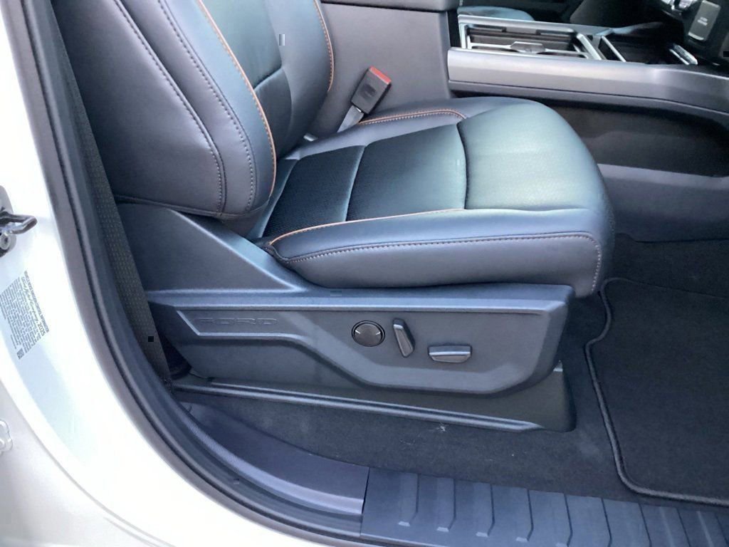 New 2026 Ford F250 Lariat w/ Black Appearance Package image 29