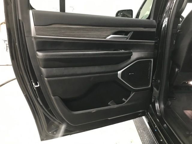 Used 2024 Jeep Wagoneer L Series II w/ Flexible Seating Group image 19