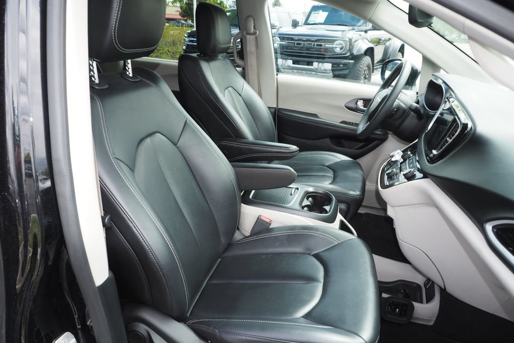 Used 2024 Chrysler Pacifica Touring-L FWD image 20