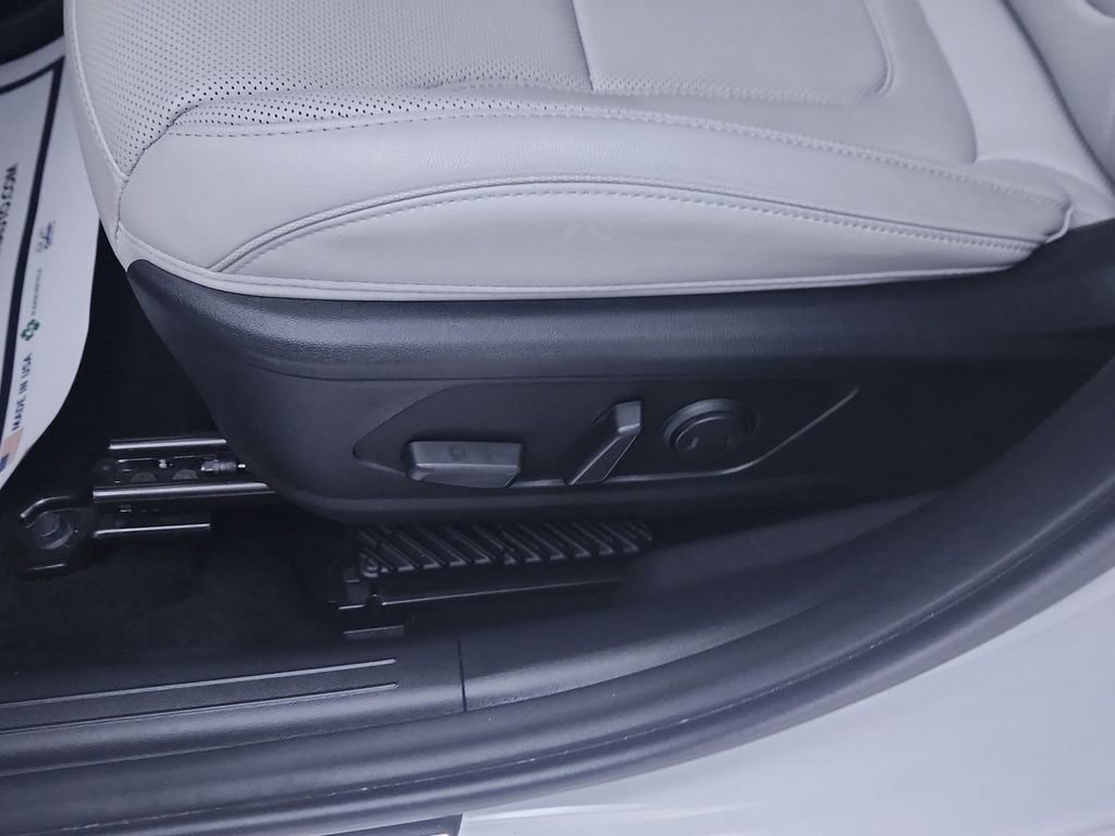 Used 2025 Hyundai Tucson Limited FWD image 12