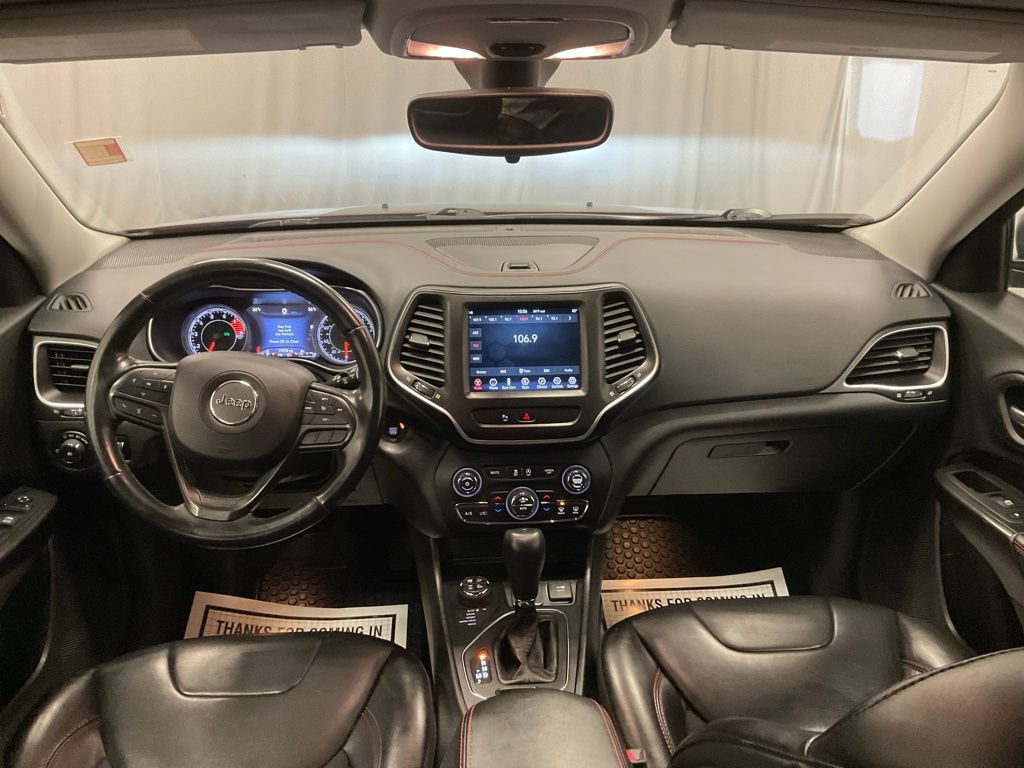 Used 2019 Jeep Cherokee Trailhawk w/ Cold Weather Group AWD/4WD image 2