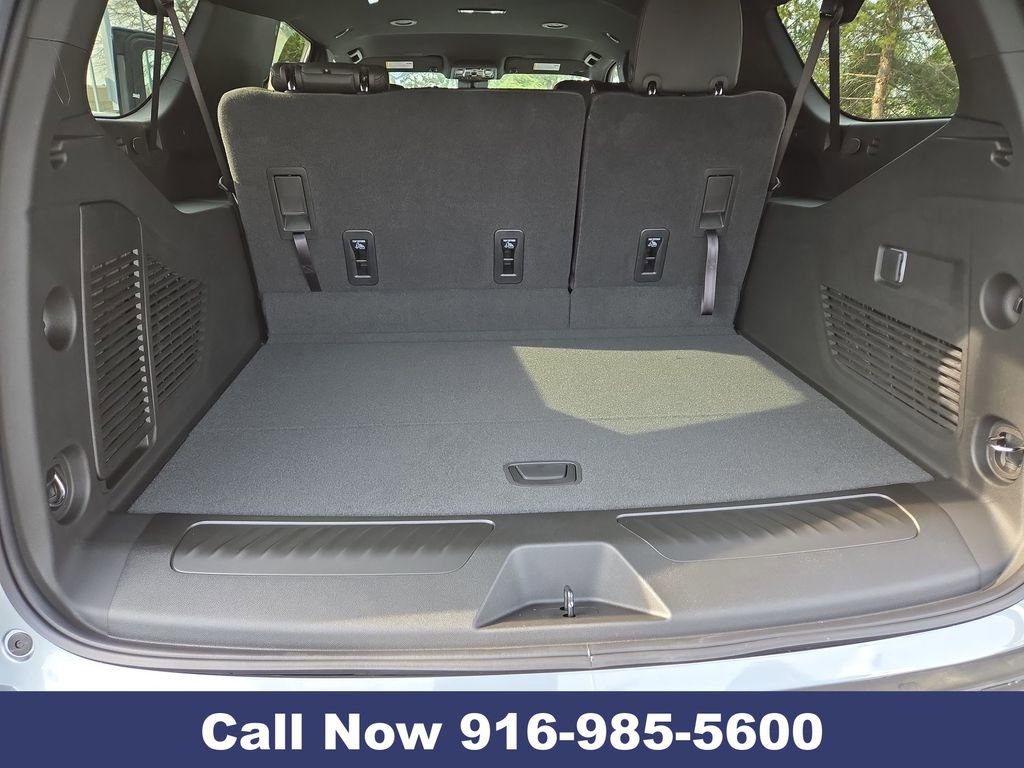 New 2026 Chevrolet Suburban LT image 30