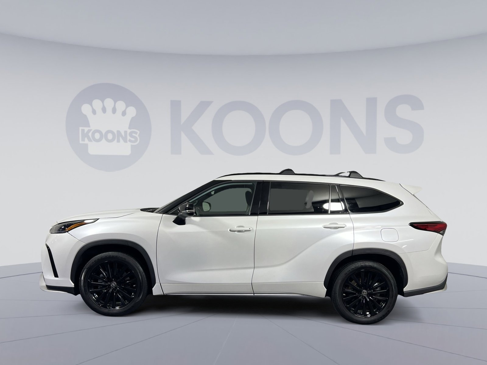 Used 2023 Toyota Highlander XSE image 2