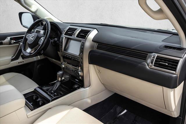 Used 2021 Lexus GX 460 Premium w/ Accessory Package AWD/4WD image 25