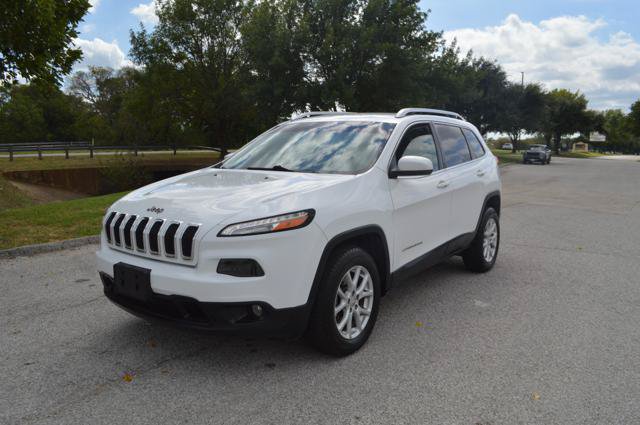 Used 2017 Jeep Cherokee Latitude AWD/4WD image 1