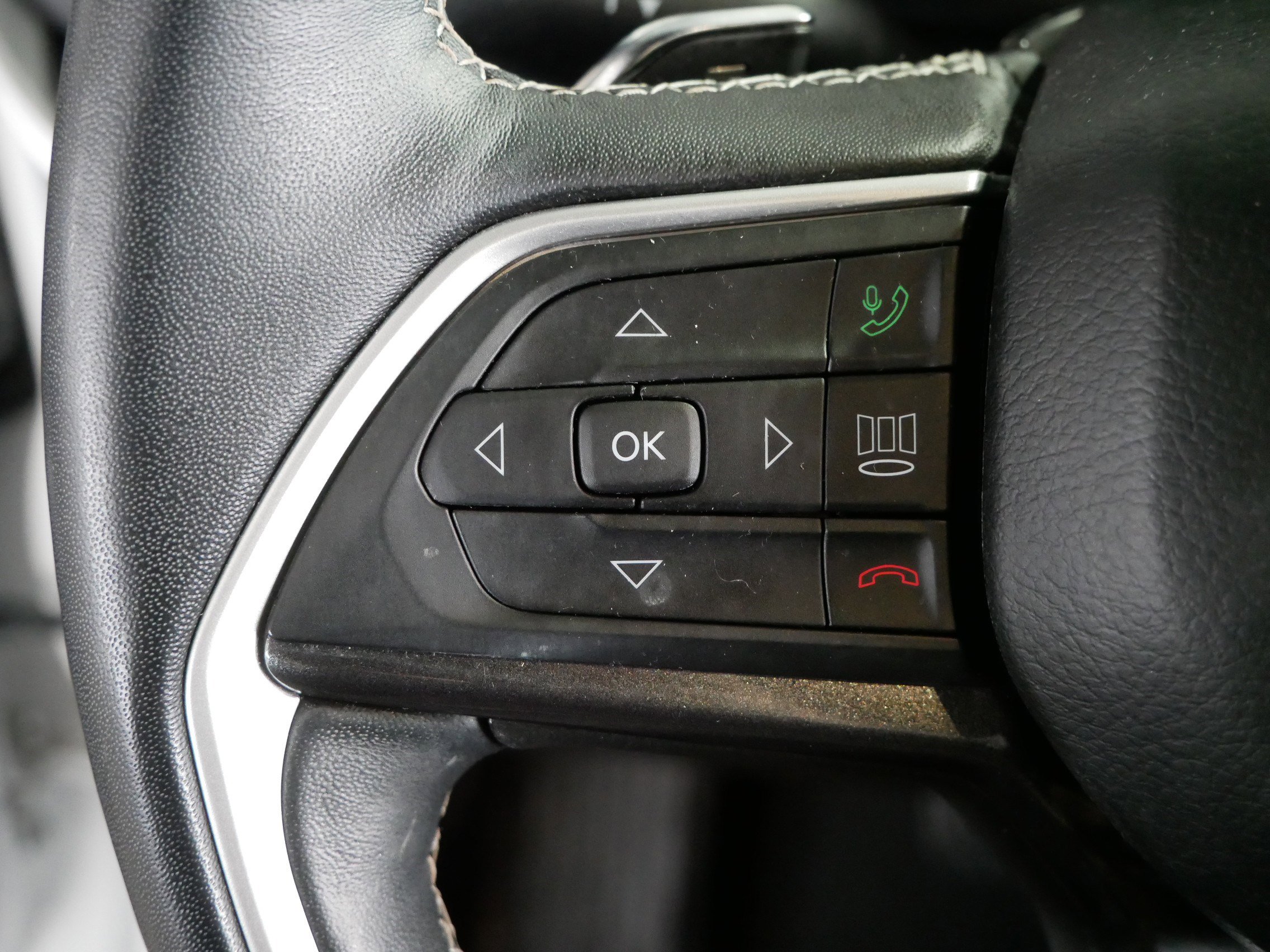 Used 2022 Jeep Grand Cherokee Altitude image 27