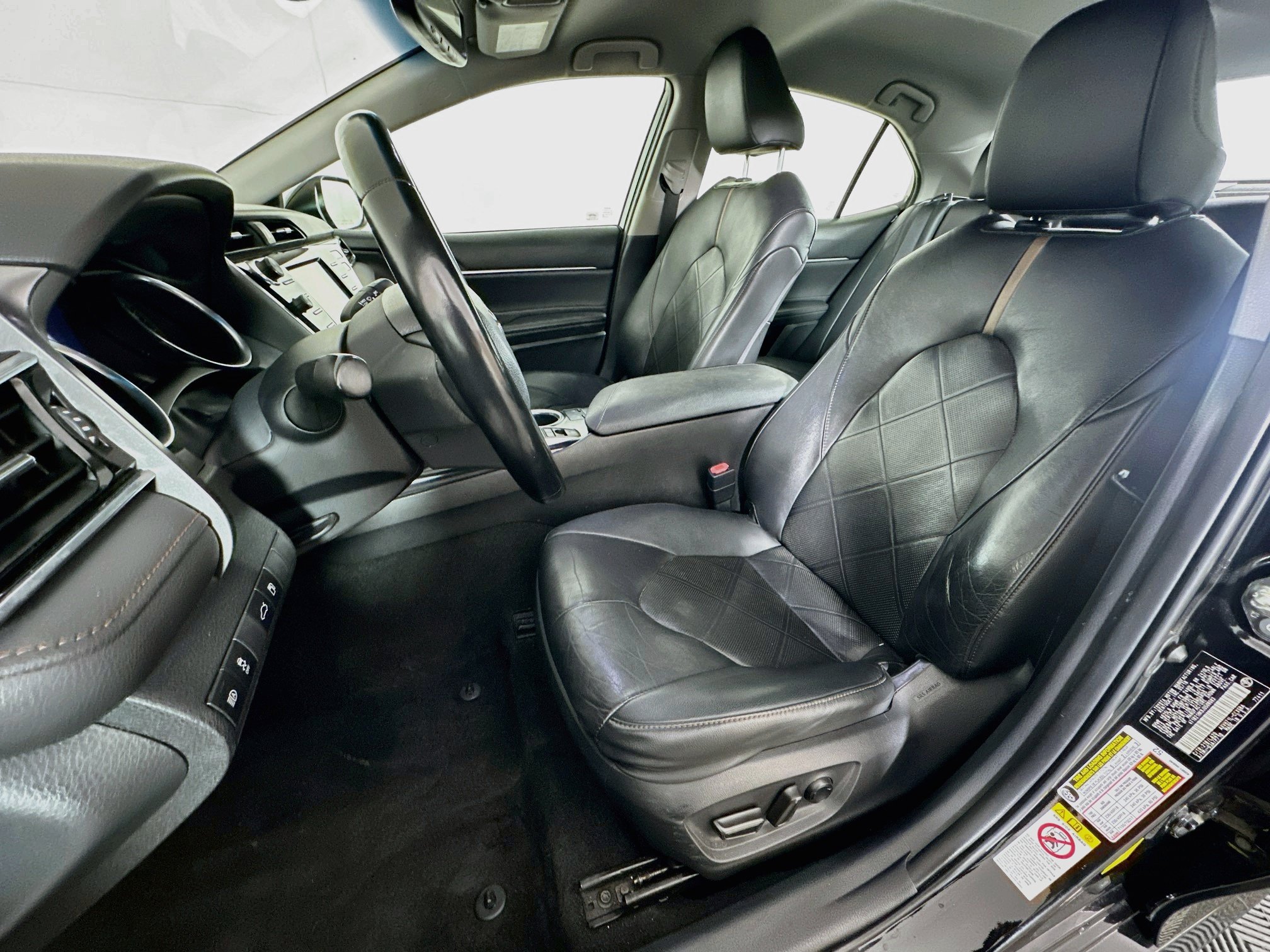 Used 2018 Toyota Camry XLE FWD image 13