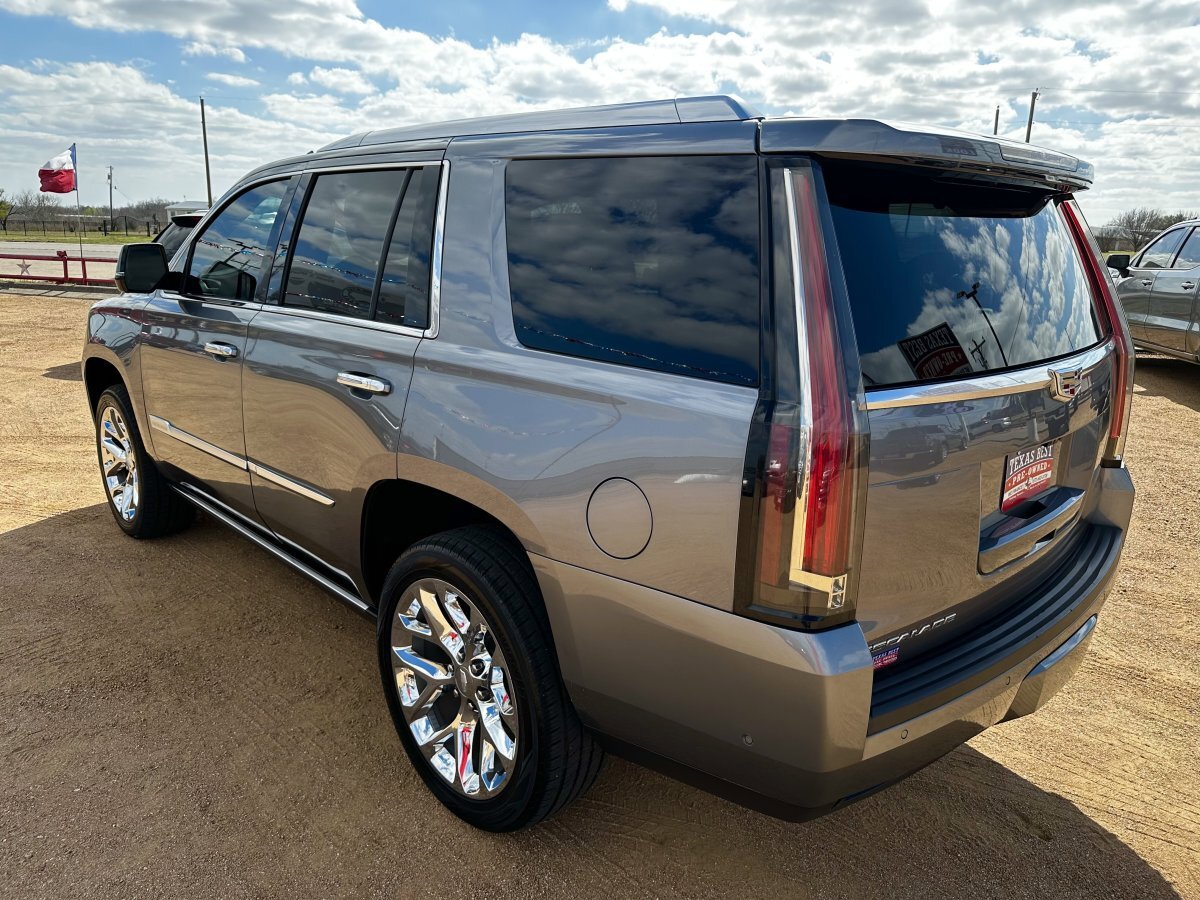 Used 2018 Cadillac Escalade Platinum AWD/4WD image 3