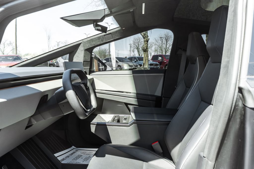 Used 2025 Tesla Cybertruck AWD Crew Cab image 23