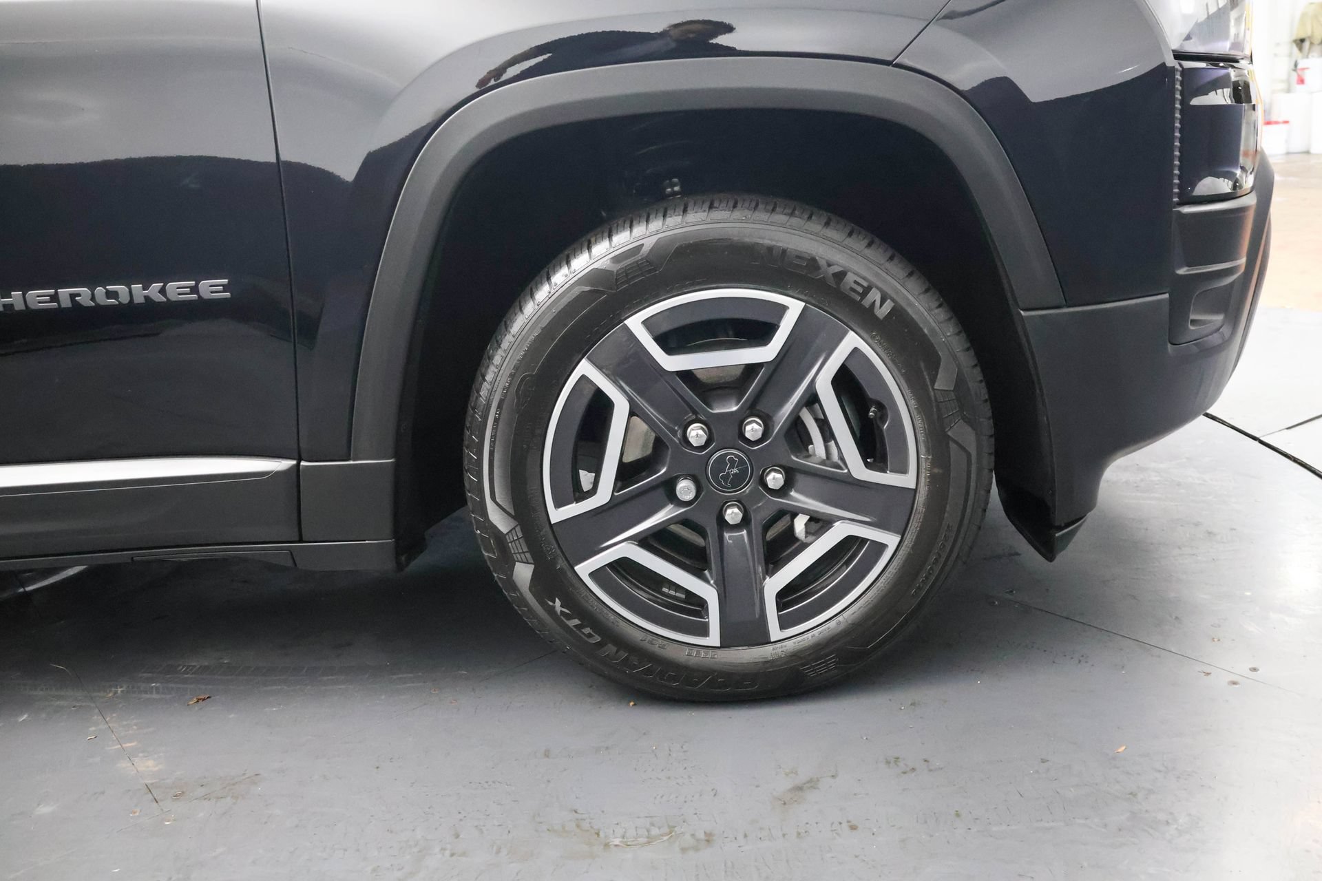 Used 2026 Jeep Cherokee Laredo AWD/4WD image 36