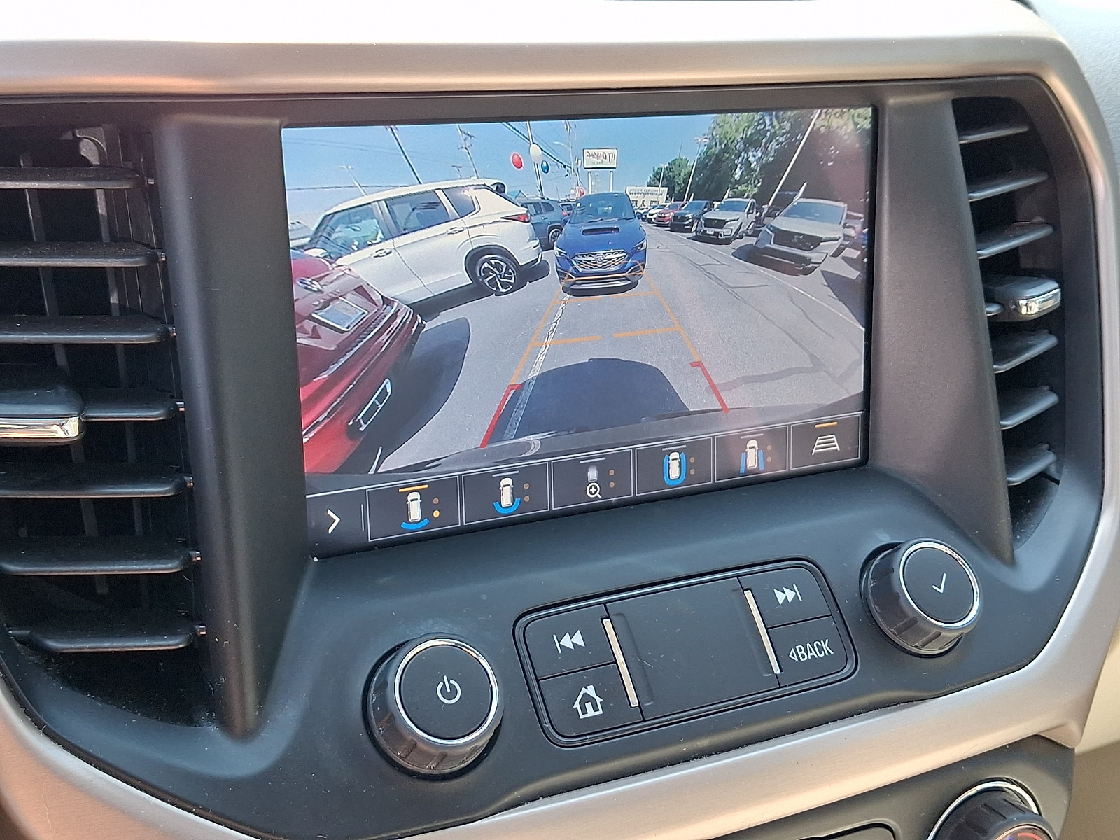 Used 2020 GMC Acadia Denali AWD/4WD image 16