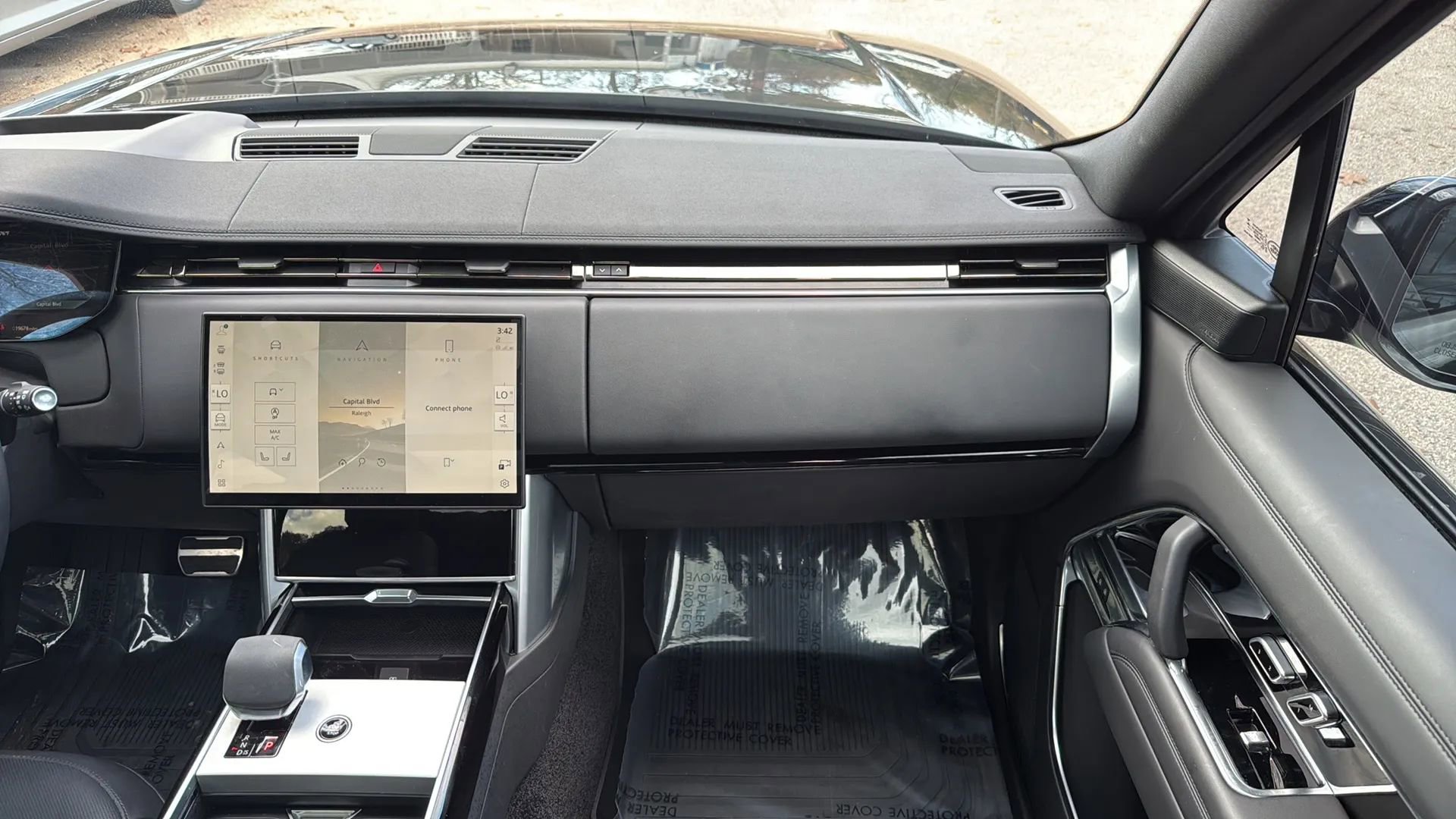 Used 2024 Land Rover Range Rover SE image 42