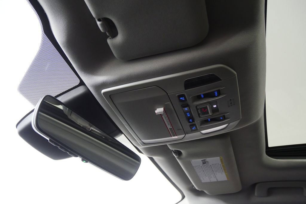 Used 2022 Toyota Highlander XLE image 27