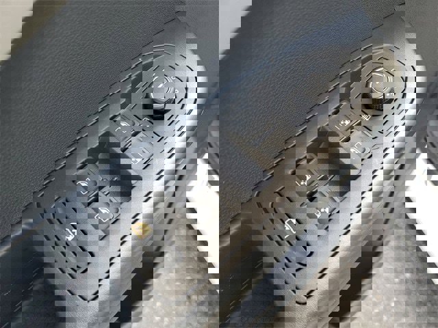 Certified 2025 Volkswagen Taos SE w/ Panoramic Sunroof Package image 15