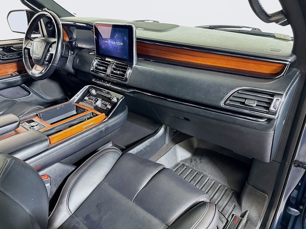 Used 2018 Lincoln Navigator Premiere RWD image 29