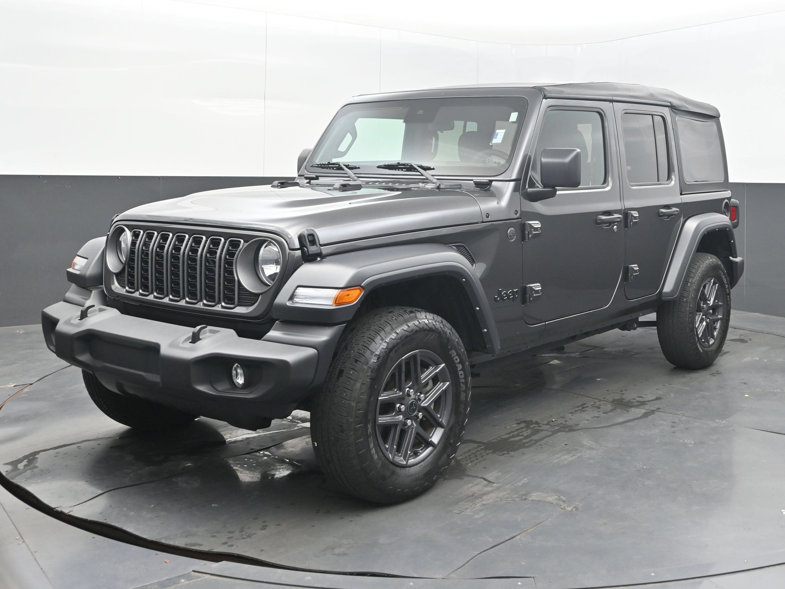 Used 2025 Jeep Wrangler Unlimited Sport AWD/4WD image 4