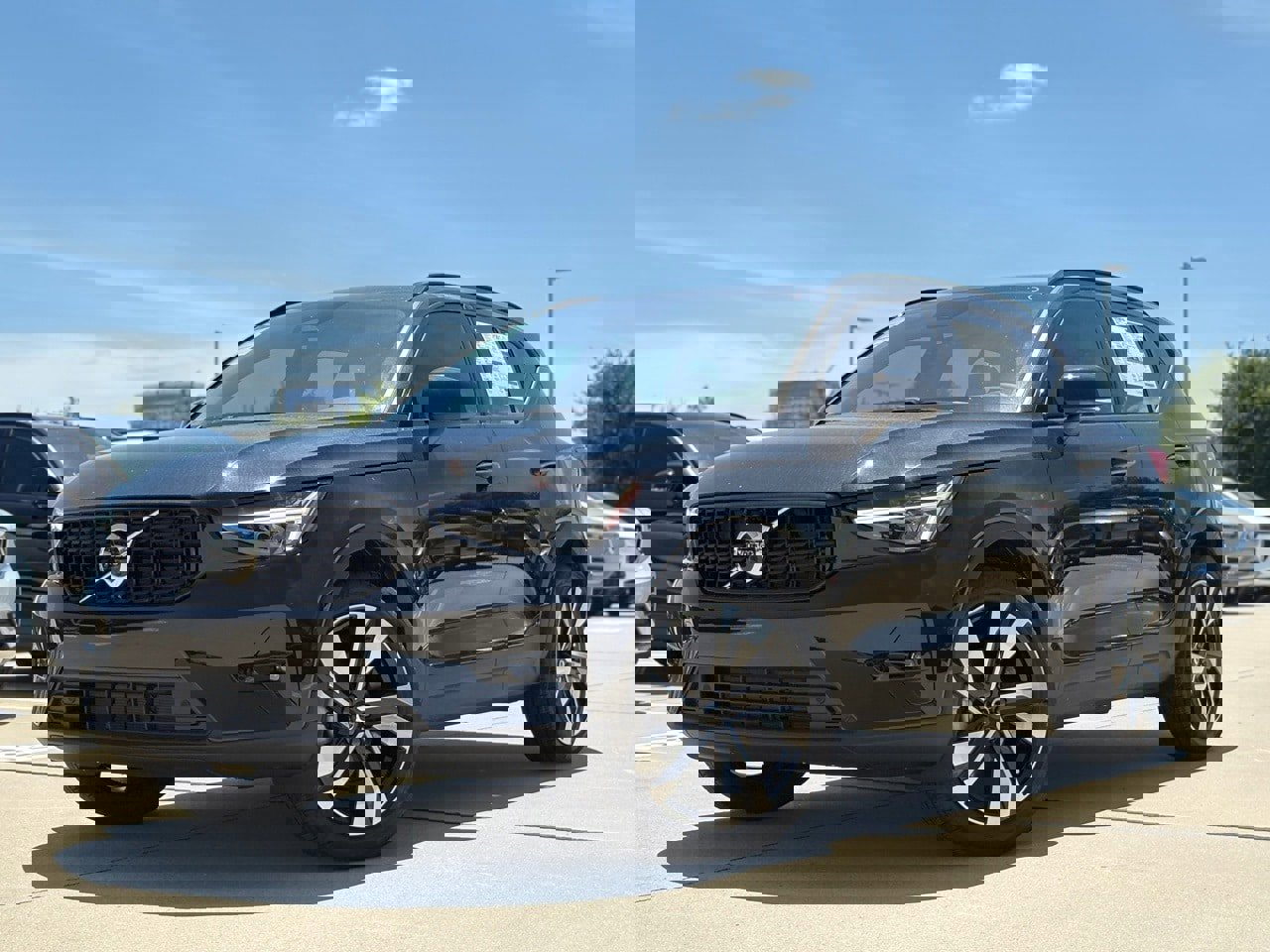 New 2025 Volvo XC40 B5 Plus w/ Protection Package Premier