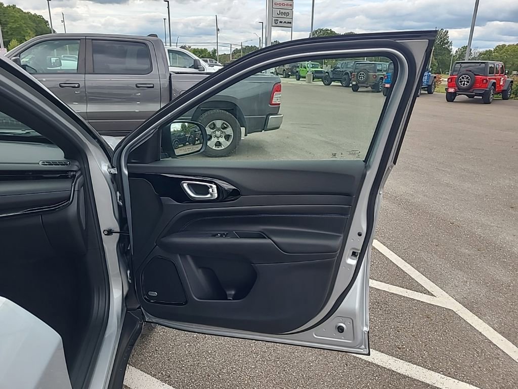 New 2025 Jeep Compass Limited w/ Sun & Sound Group image 19