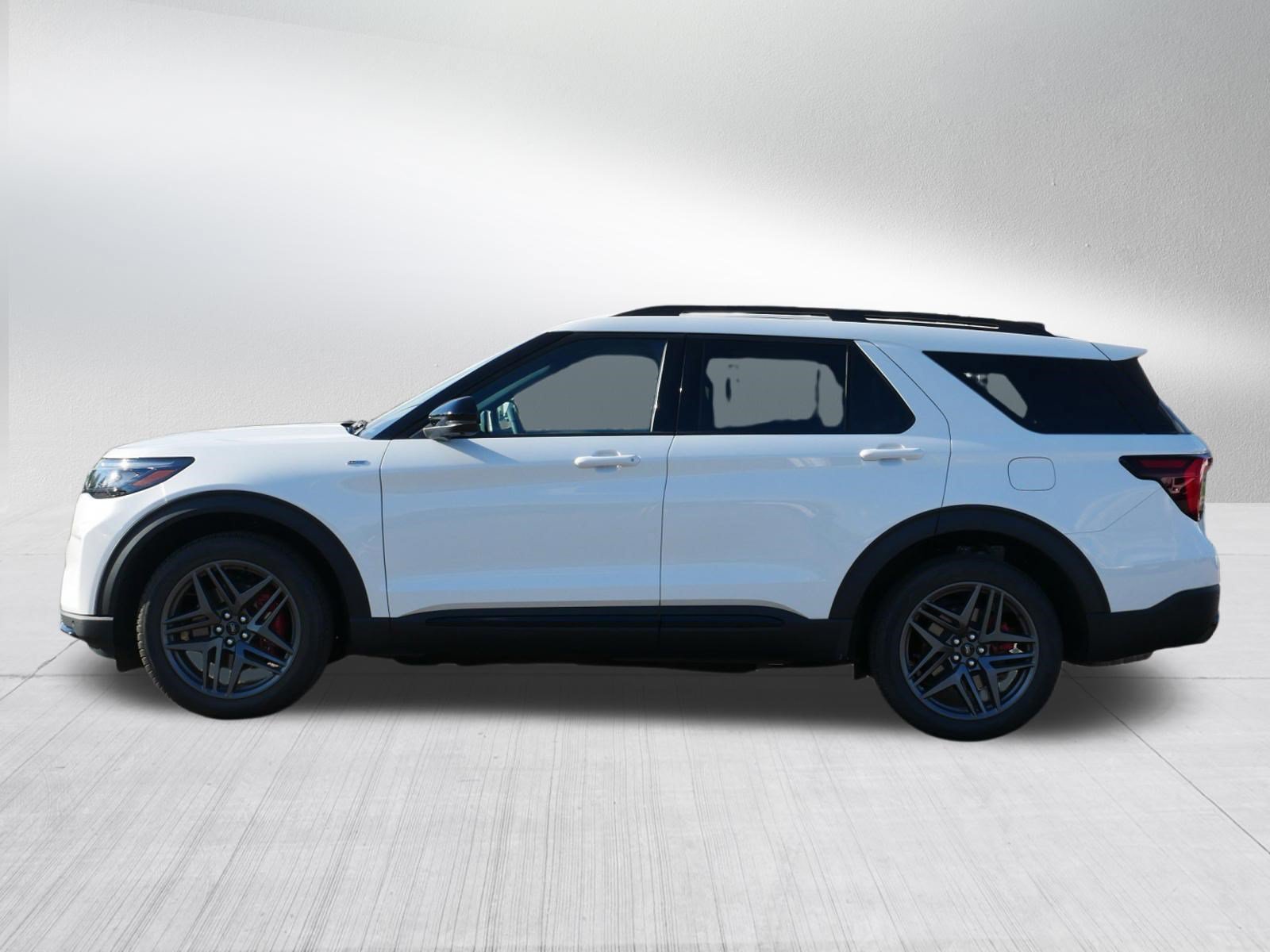 Used 2026 Ford Explorer ST-Line w/ ST-Line Street Pack AWD/4WD image 4